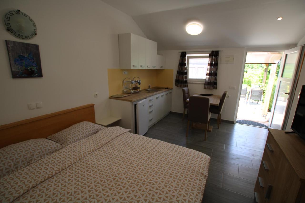 Apartments Green Garden Labinci Chambre photo